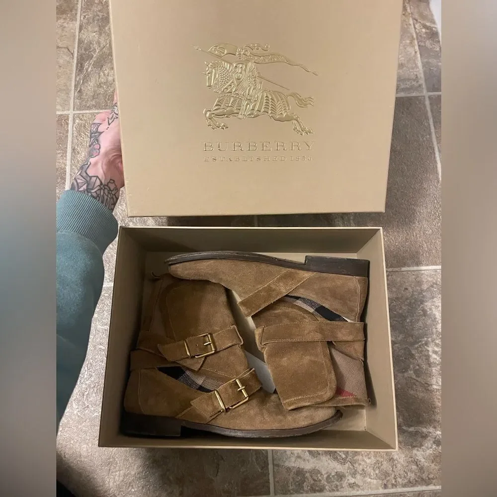 Burberry Boots - Picture 2 of 10